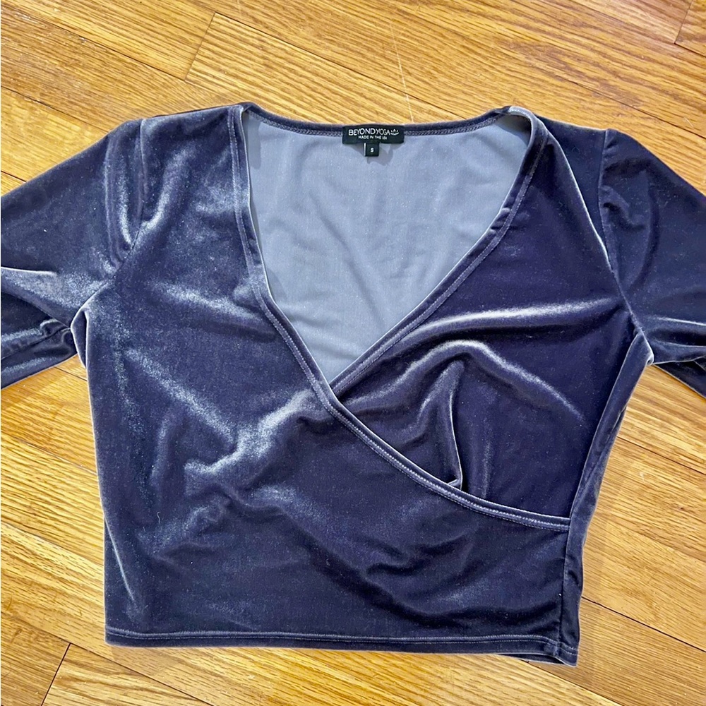 Beyond Yoga - Deep Amethyst Velvet long sleeve crop - S